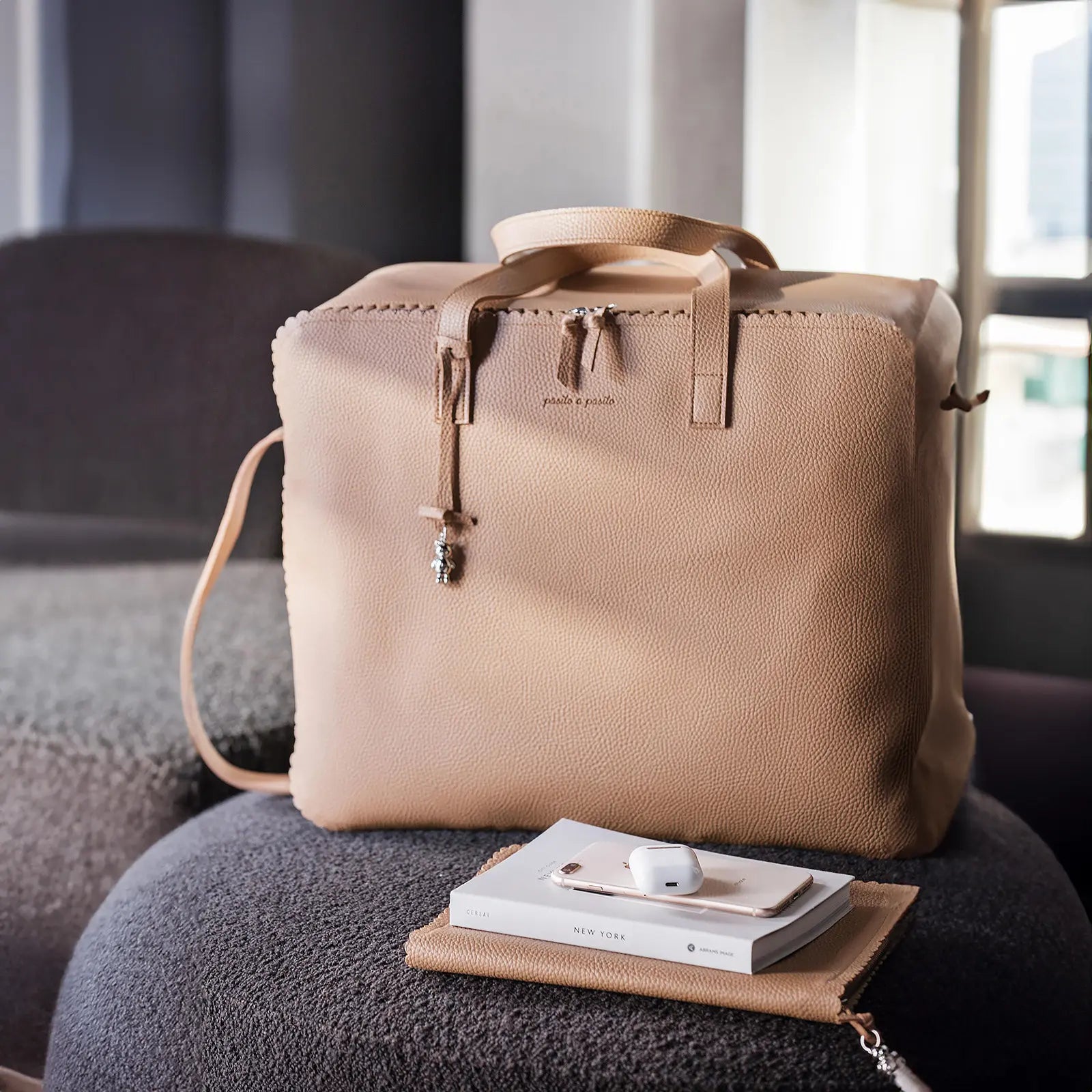 ICONIC-MALETA-MARRON_d