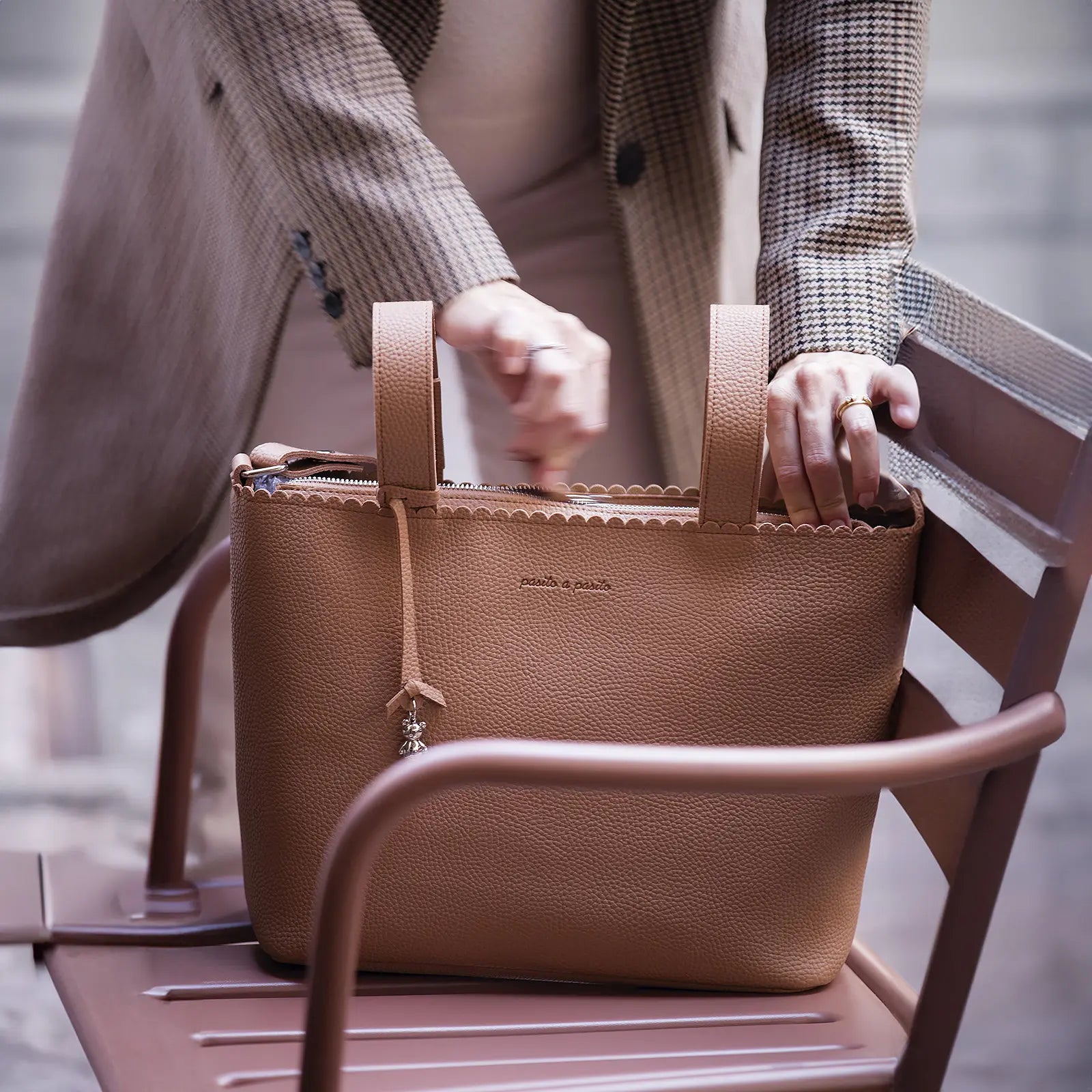 ICONIC-LOOK-CROSSBODY-MARRON_f