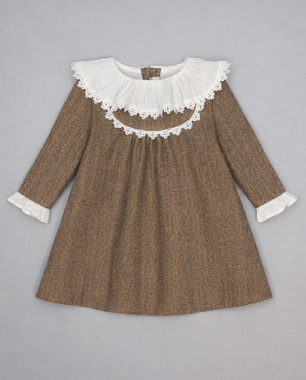 Vestido com mangas em espinha de peixe e babados menina da Fina Ejerique " Jade oak"