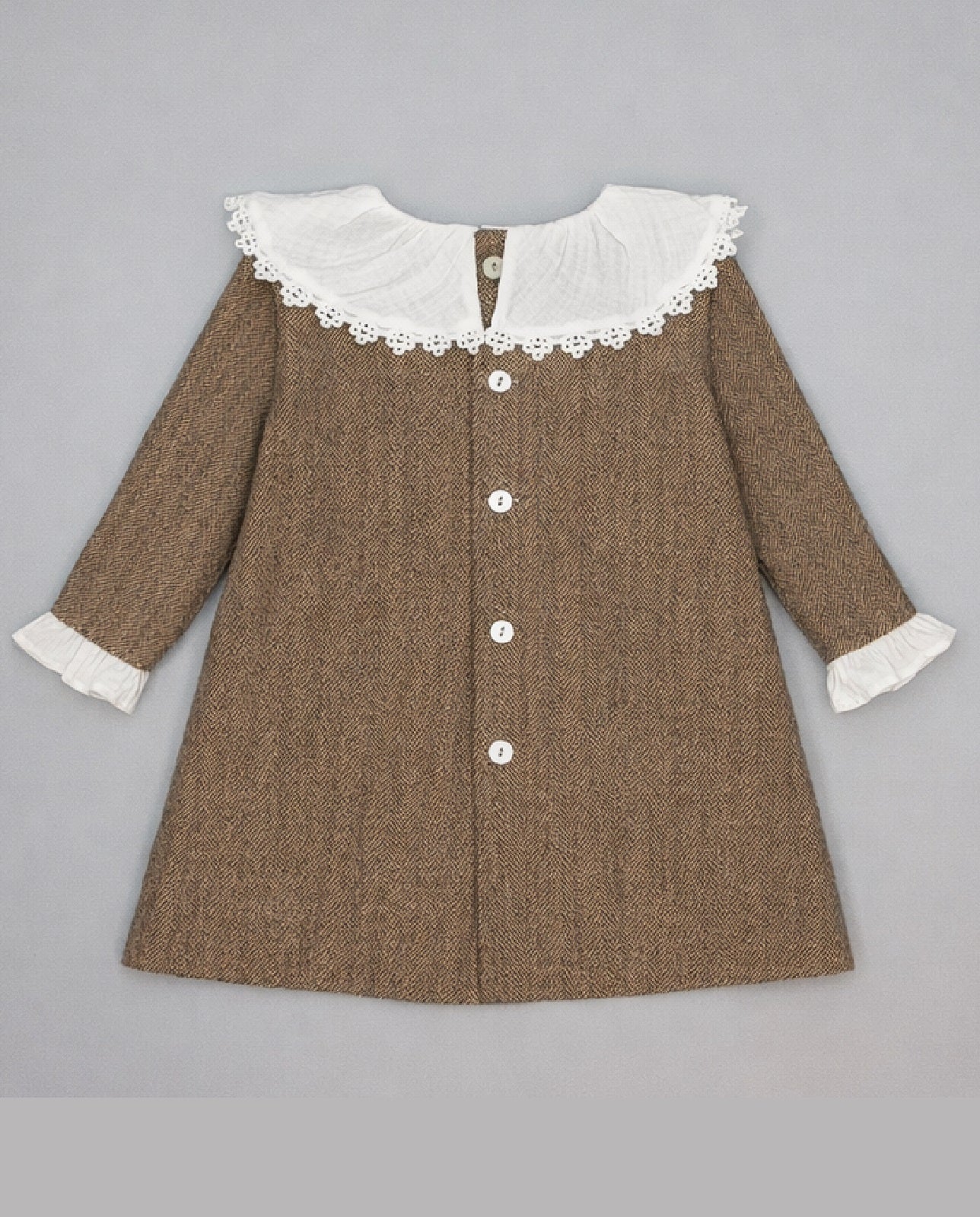 Vestido com mangas em espinha de peixe e babados menina da Fina Ejerique " Jade oak"