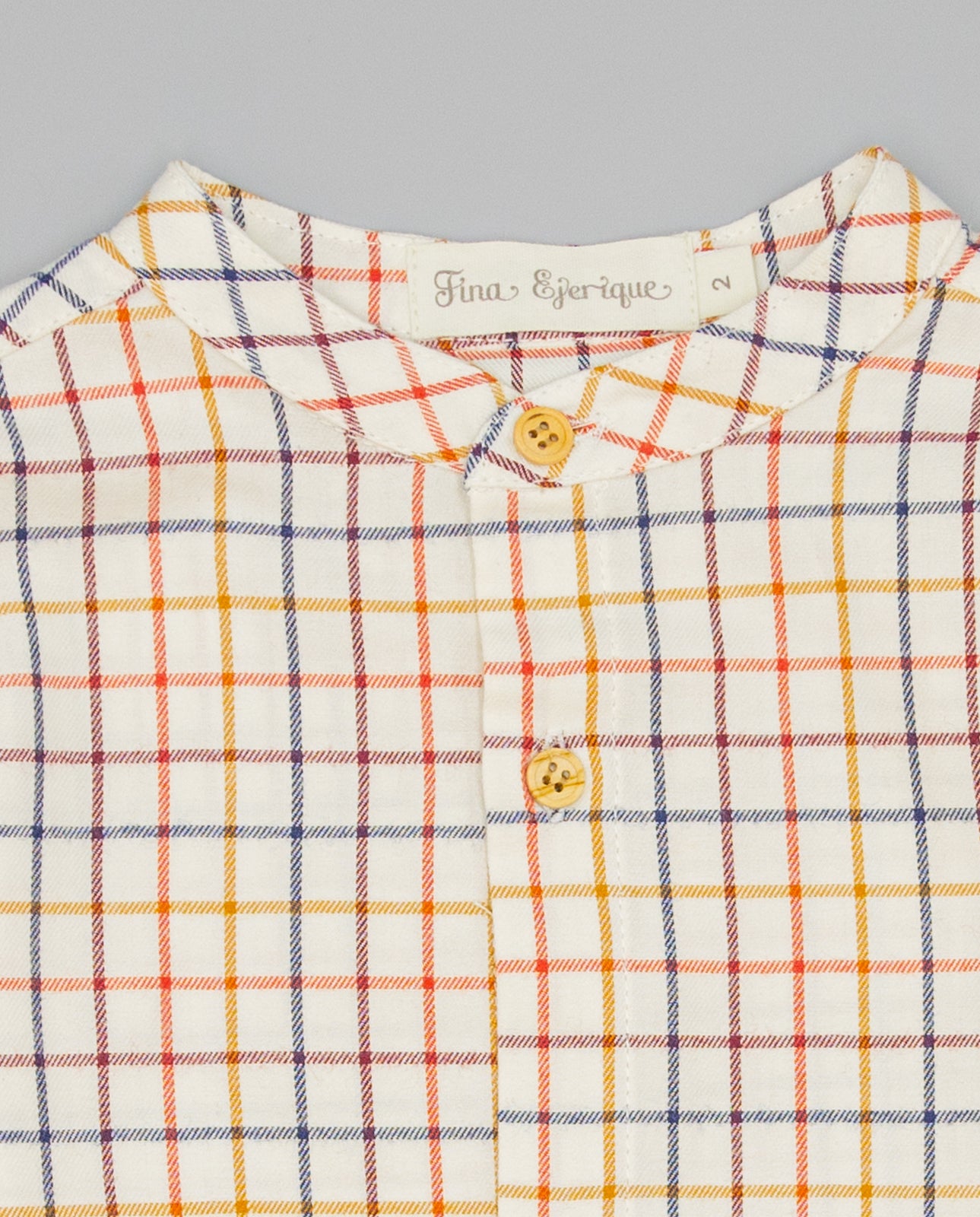 Conjunto camisa xadrez multicolor e calça de sarja bege menino da Fina Ejerique "Burgundy"