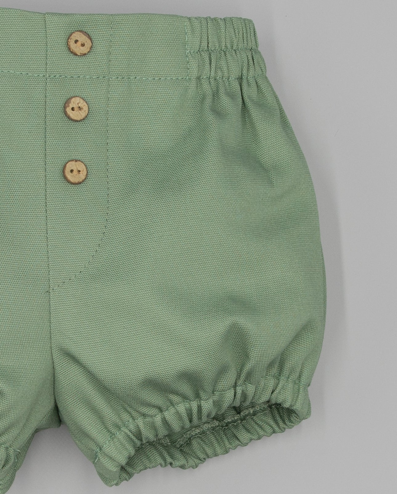 Conjunto Camisa de linho e calção bufantes verdes com botões da Fina Ejerique "VERDE"