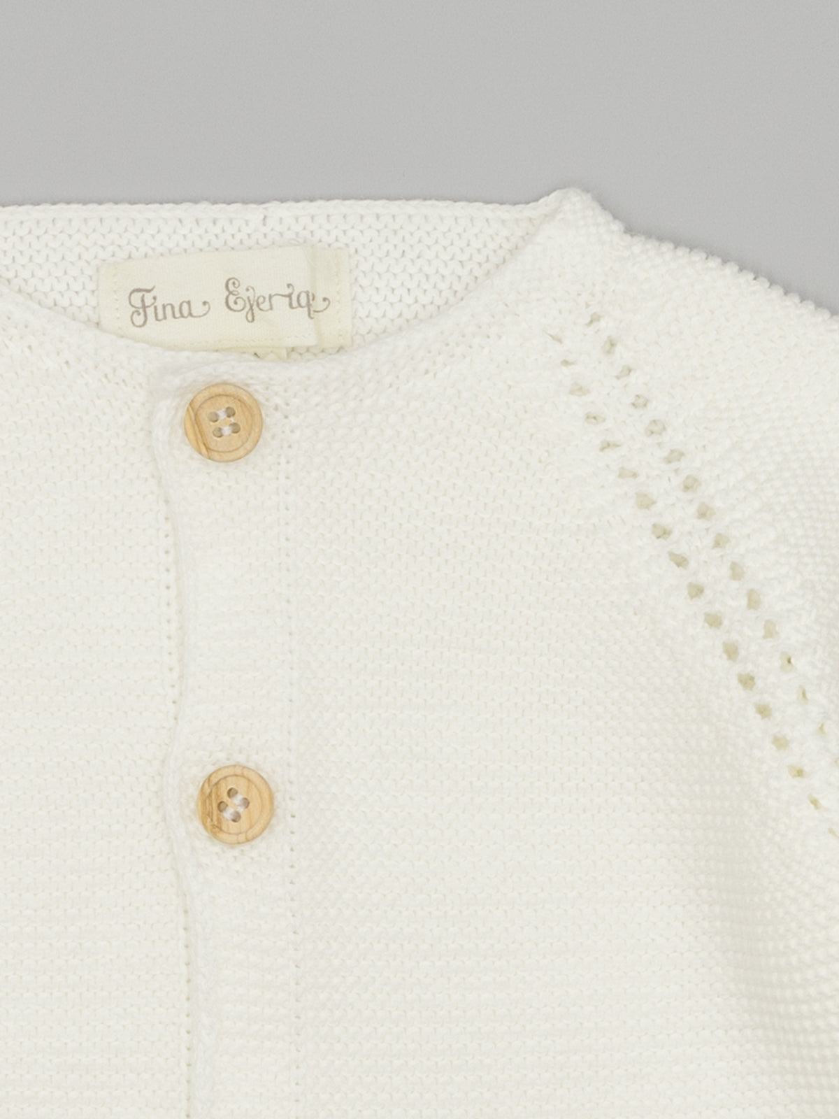 Casaco em malha cor perola da Fina Ejerique