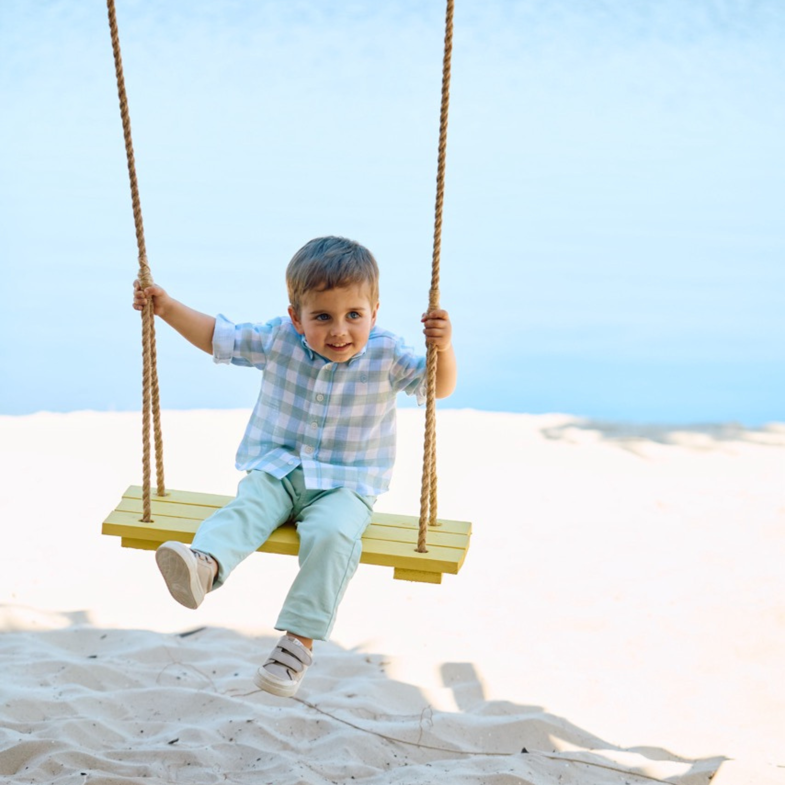Conjunto camisa quadrados e calça verde de menino da Patachou "Soft Blue"