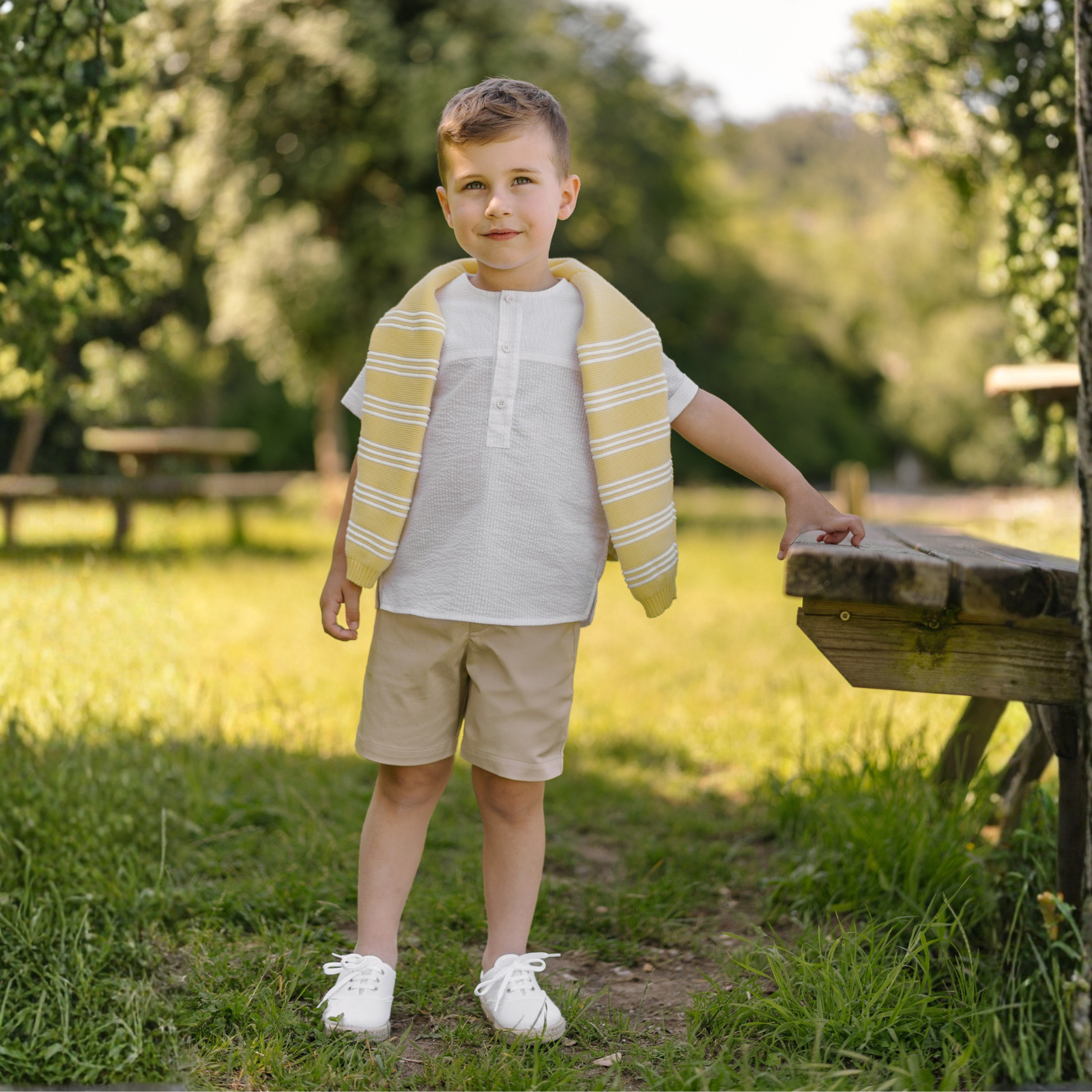 Conjunto camisa branca e calção bege da Paz Rodriguez "Frutitas"