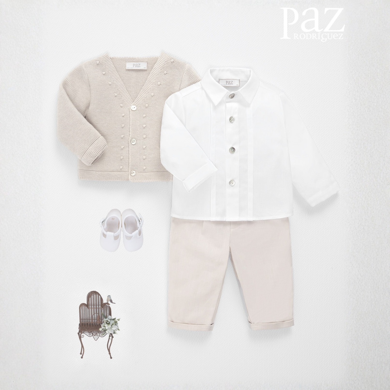 Conjunto camisa branca e calça bege da Paz Rodriguez "Nectar"