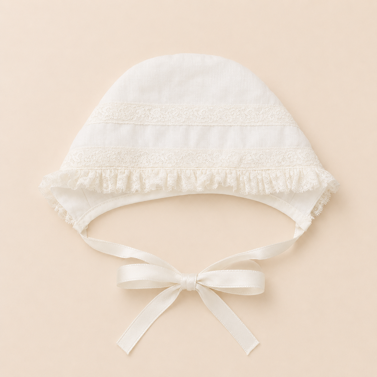 Touca de cerimónia com renda valenciana e folho da "The Baby Concept"