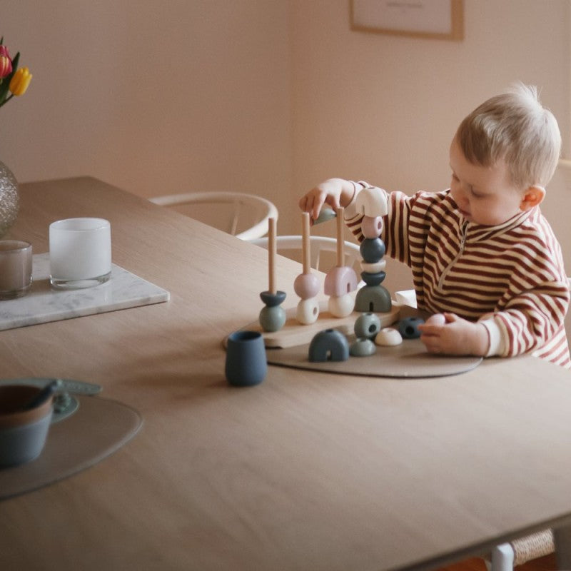 Brinquedo de madeira maciça original com vários formatos da Mushie