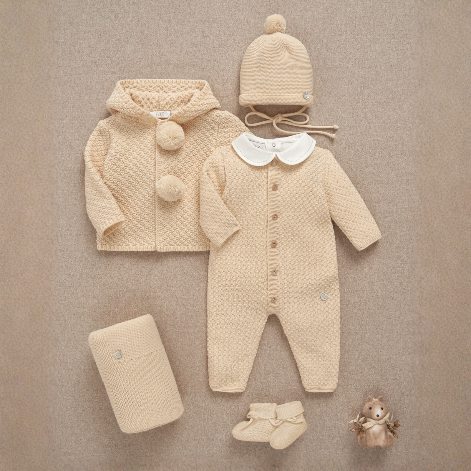 Babygrow para recém-nascido amarelo da Paz Rodriguez "Mel"