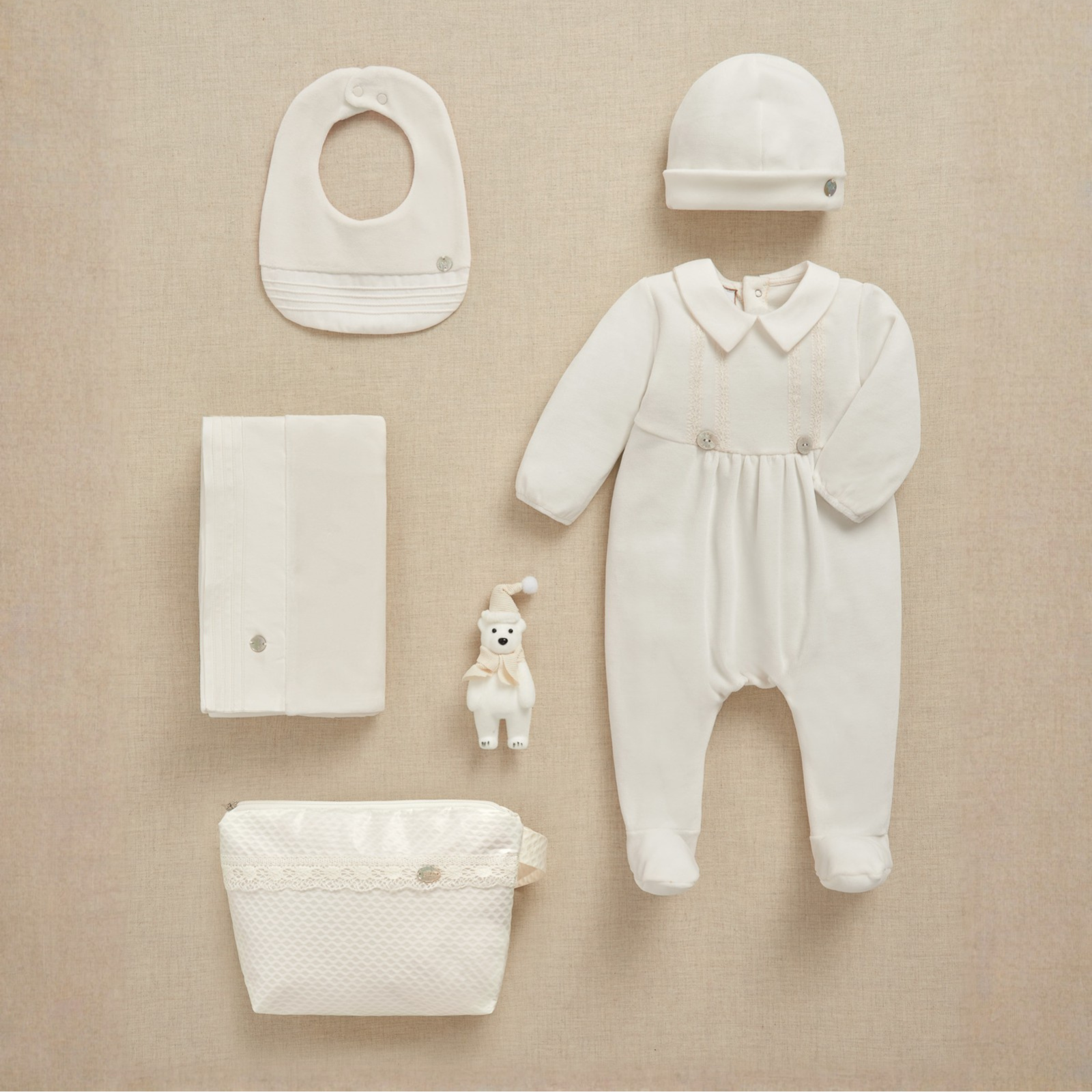 Babygrow laminado pérola recém nascido menino da Paz Rodriguez "Ternura"
