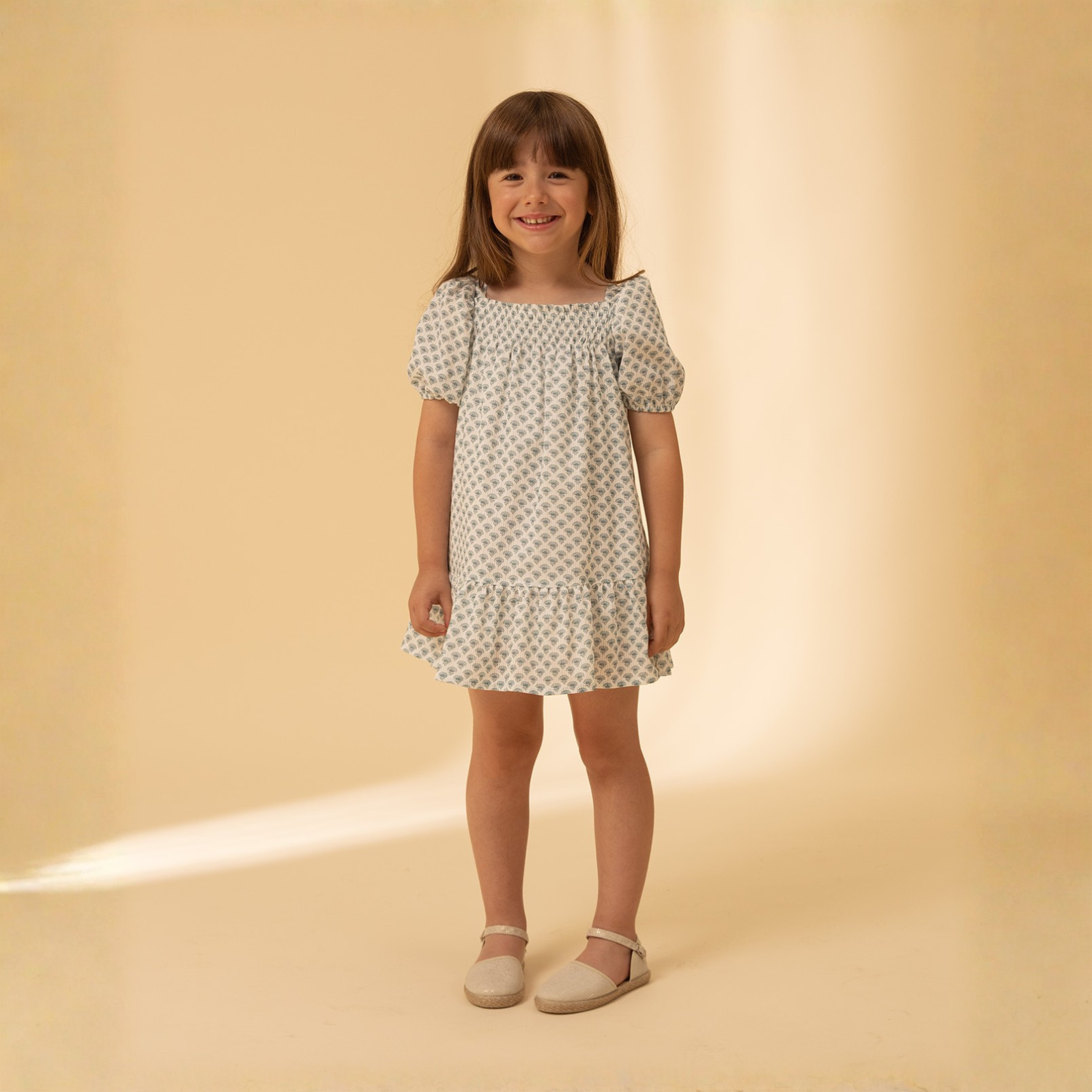 Vestido floral azul com mangas abalonadas para menina da Fina Ejerique "BLUE"