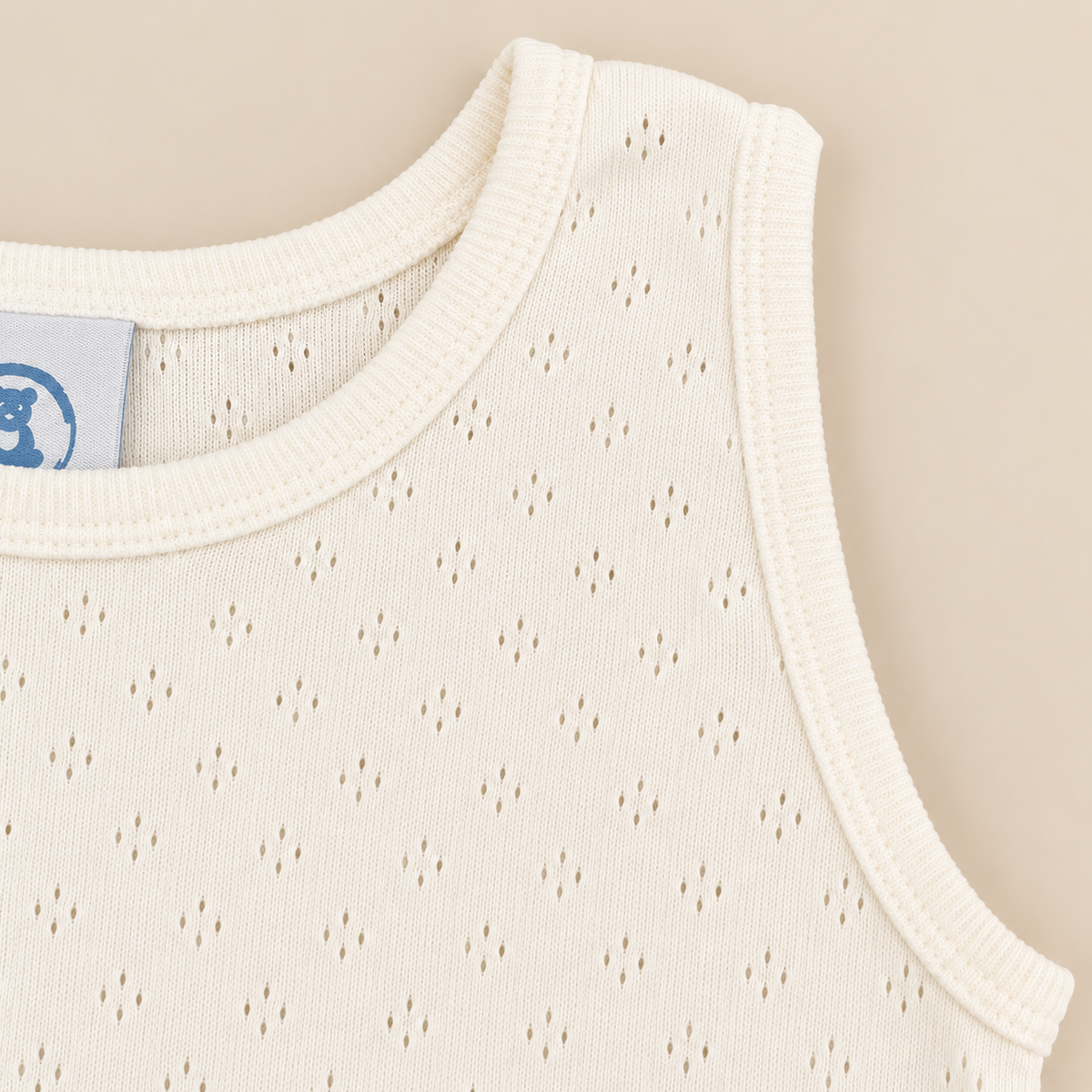 Body perola picotado com manga cava da The Baby Concept